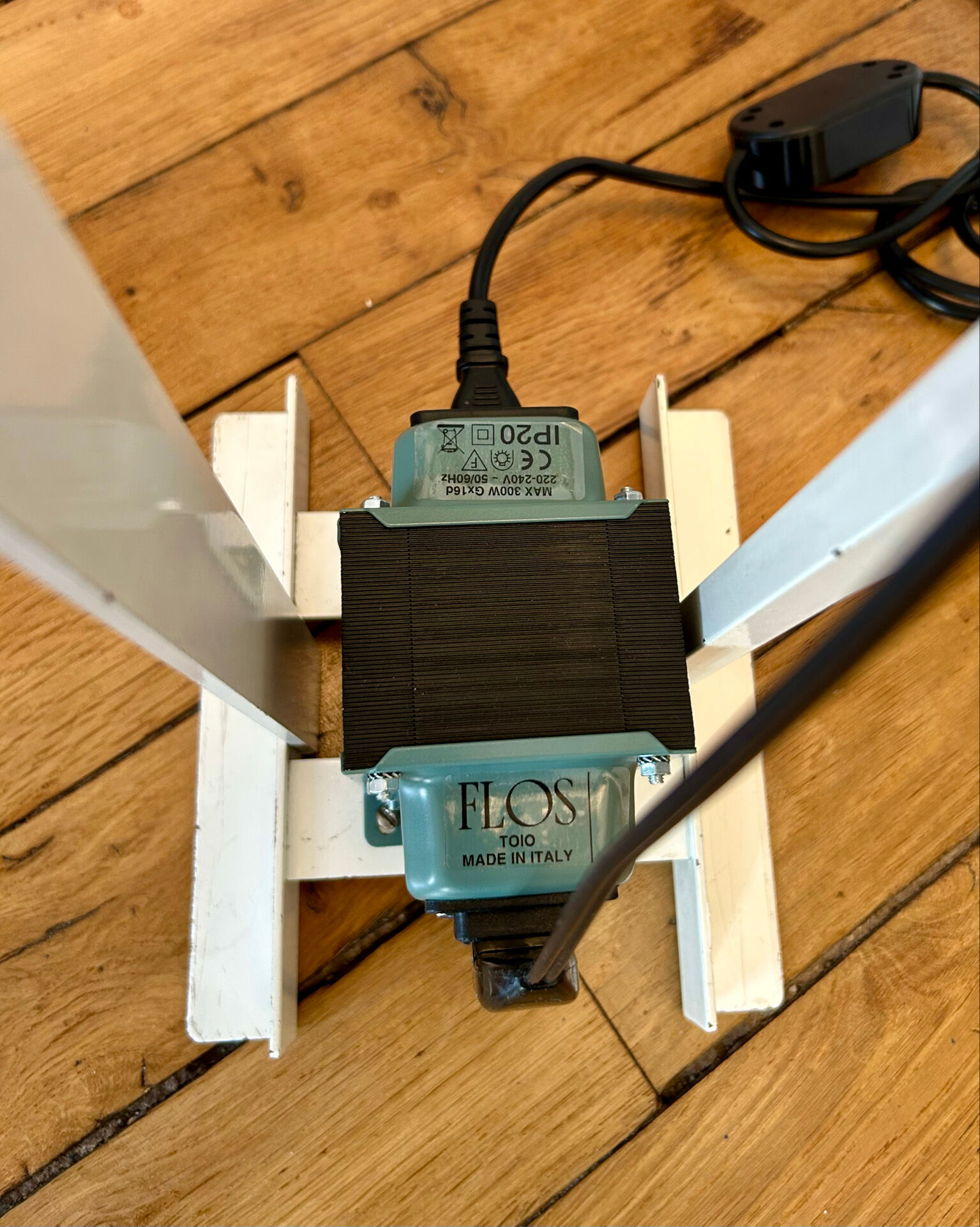 Authentic FLOS TOIO Lamp – Refurbished to New & Authenticated