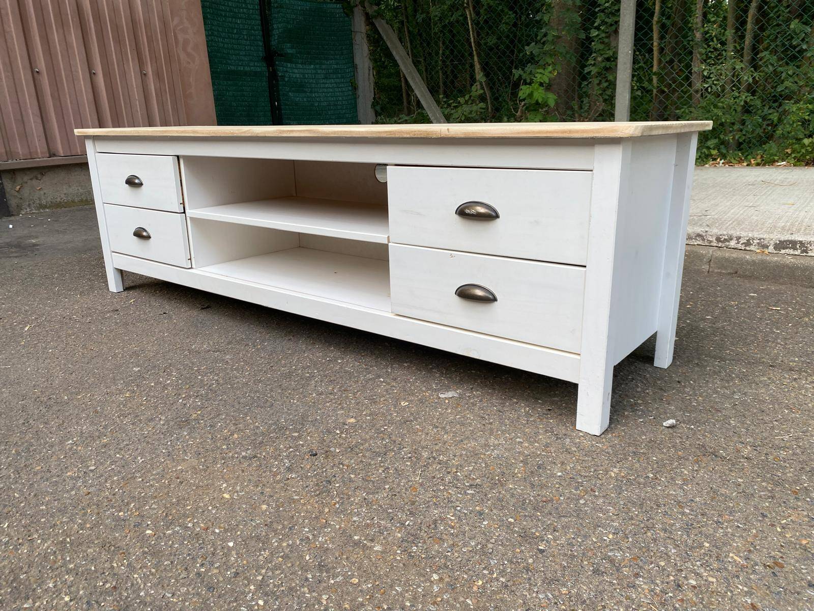 Scandinavian chic country TV unit in solid white and natural wood 160cm
