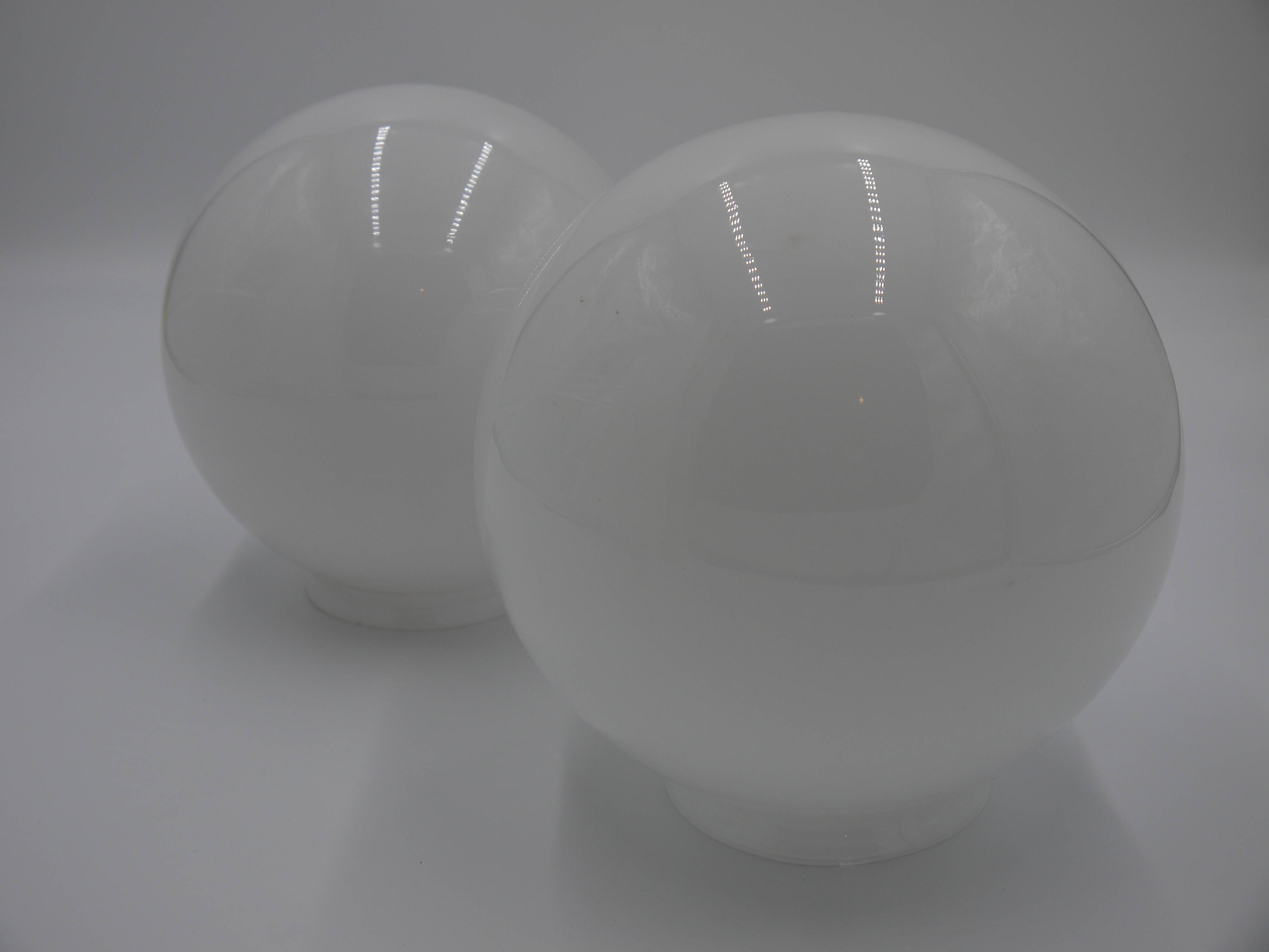 White glass globe ø20cm