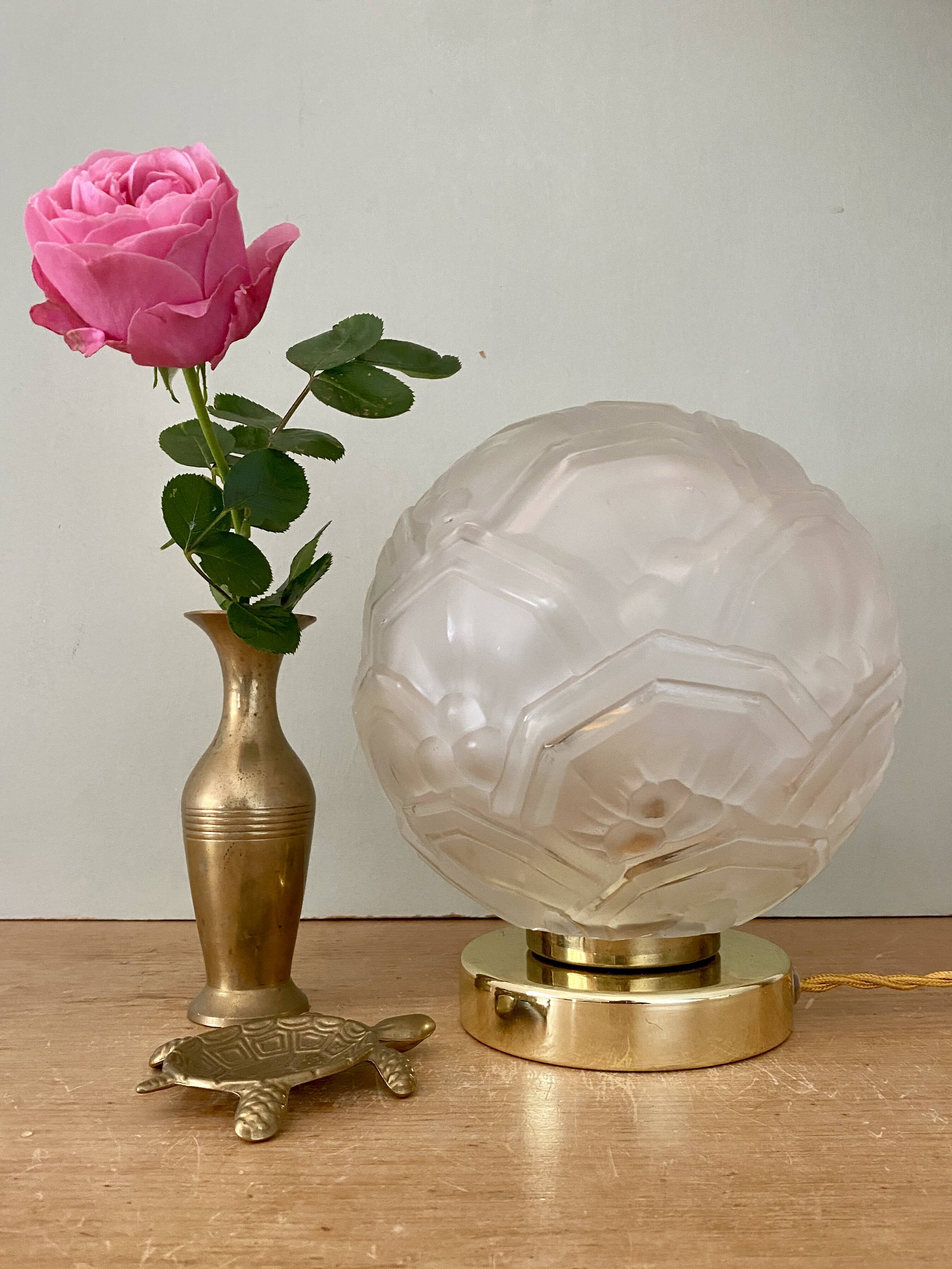 Vintage art deco globe table lamp in frosted glass