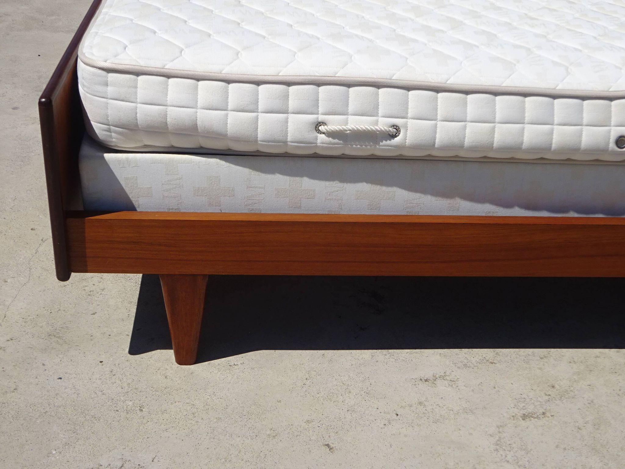 Vintage bed in teak with integrated bedside table.