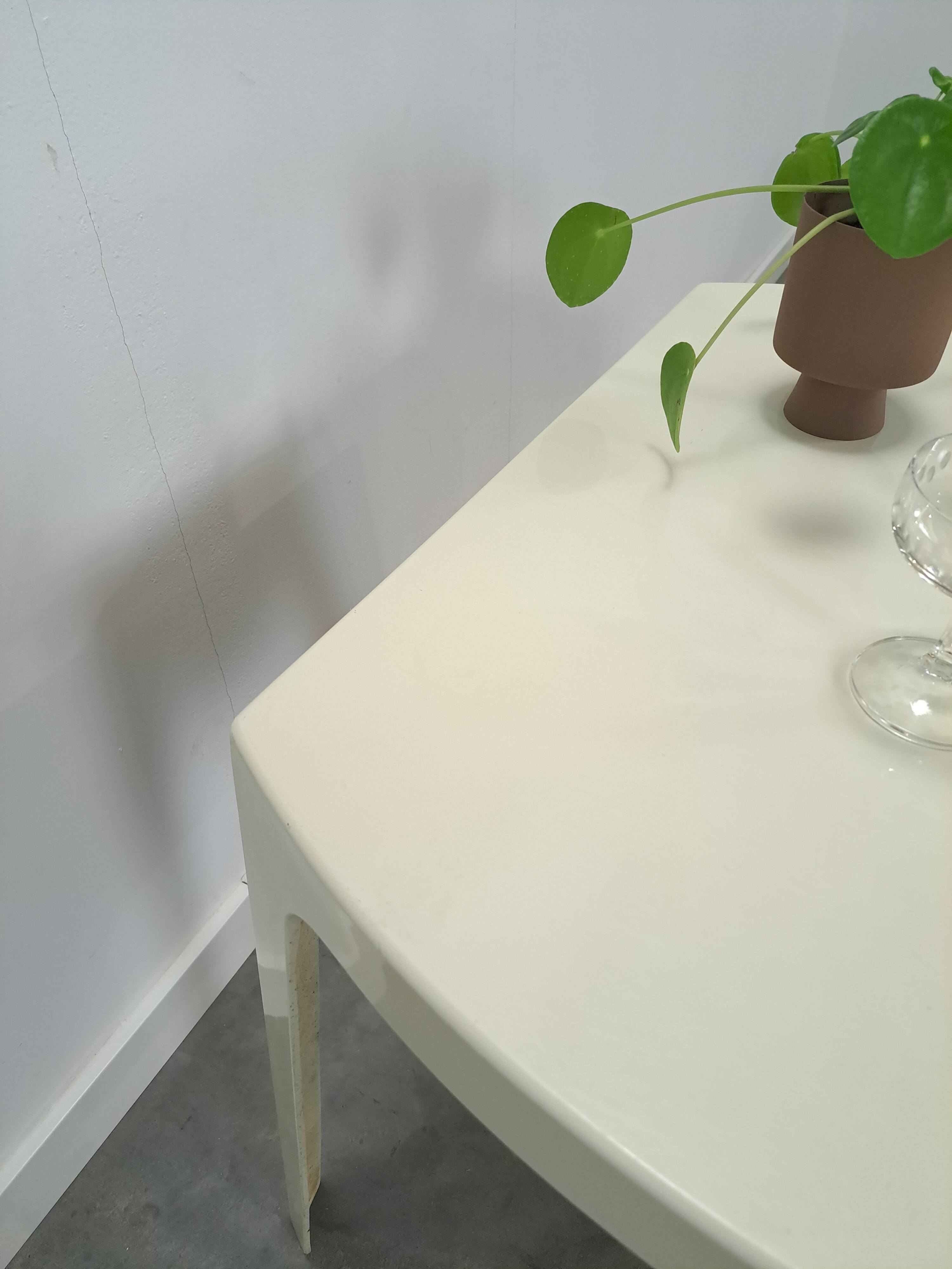 Vintage gebroken wit kunststof tuintafel eettafel