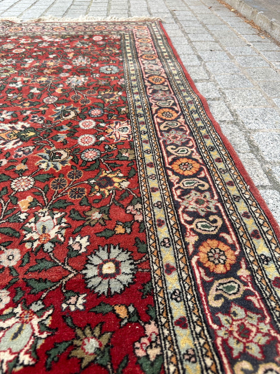 Vintage Turkish carpet Hereke end knoated hand 150x225 cm