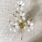 Pair of Italian floral wall lights in opaline glass, Murano style.