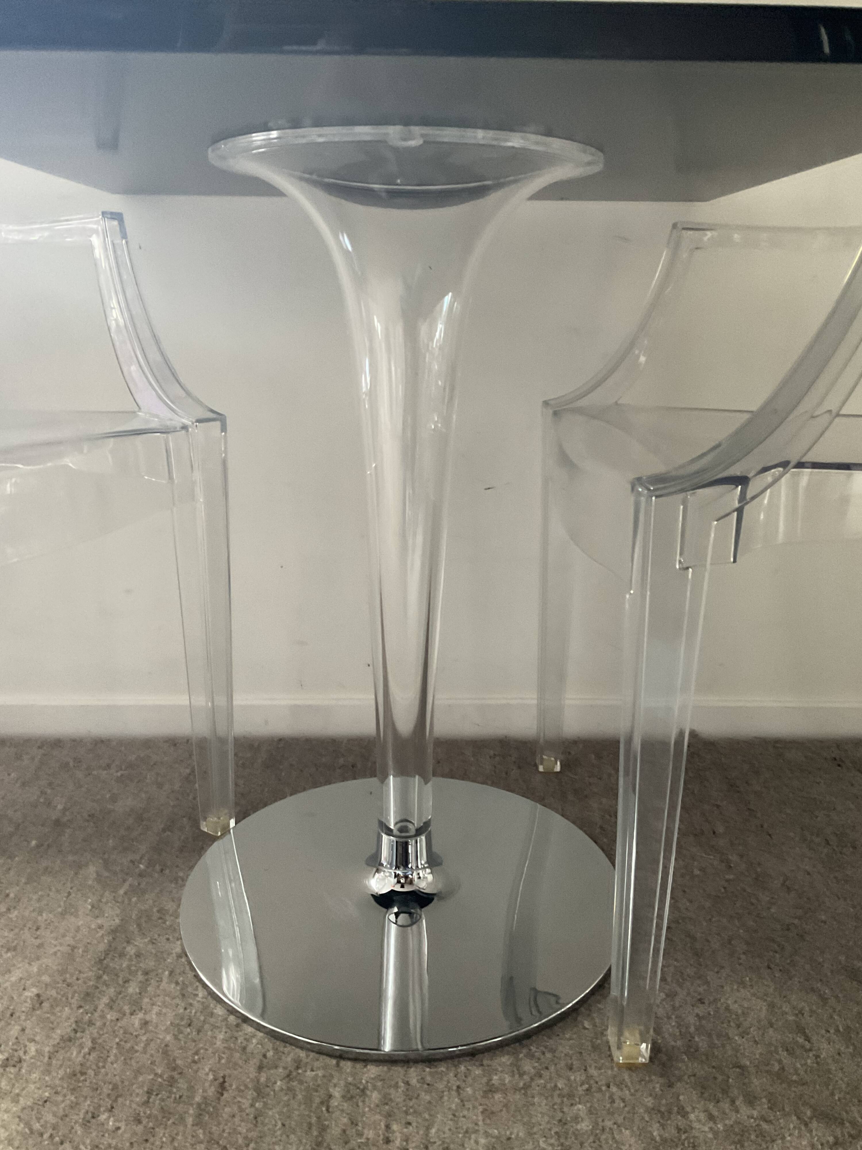 Ensemble Philippe Starck Kartell table à manger Top Top et 2 fauteuils Louis Ghost