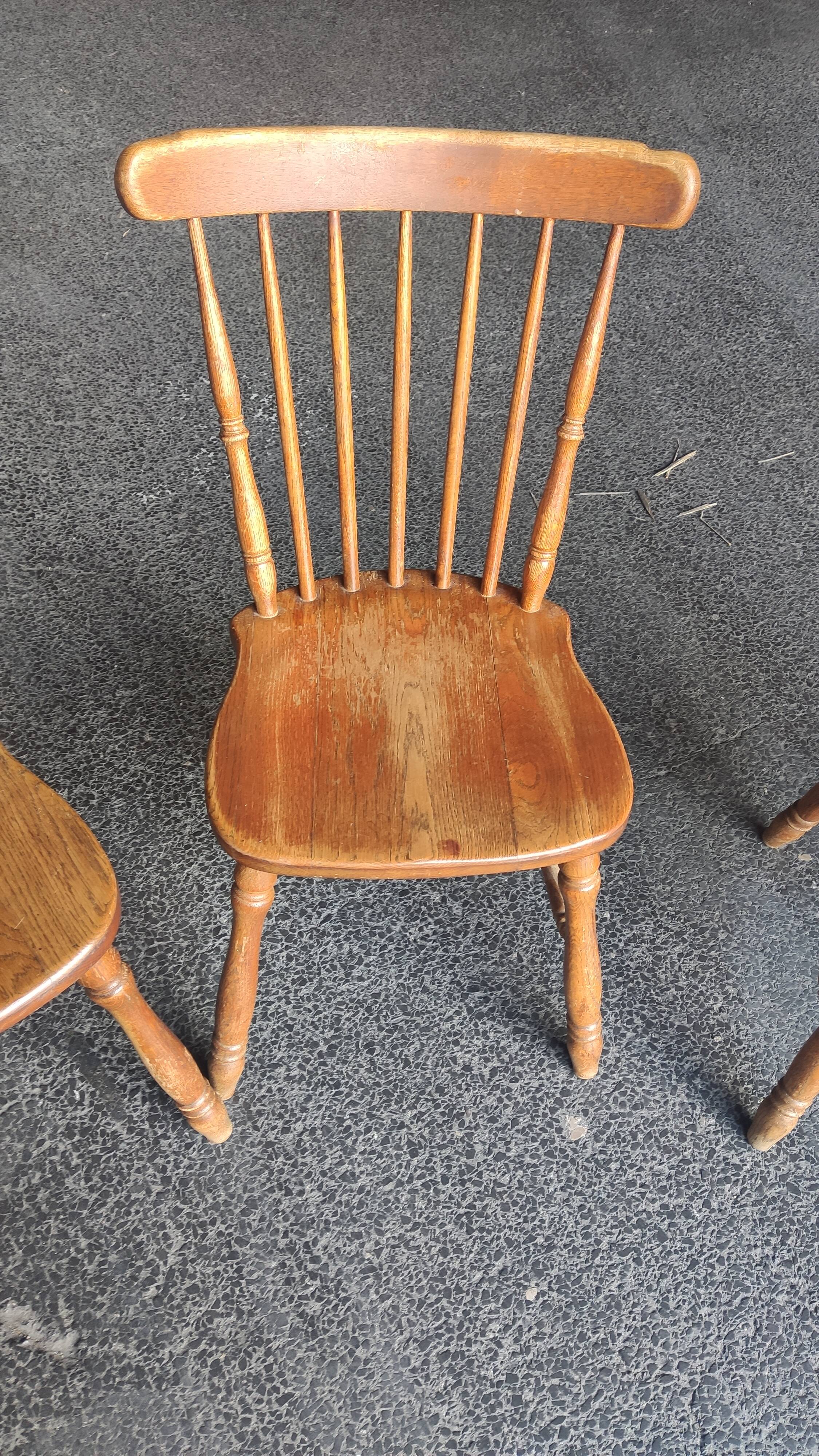 Série de 4 chaises bistrot, western en chêne
