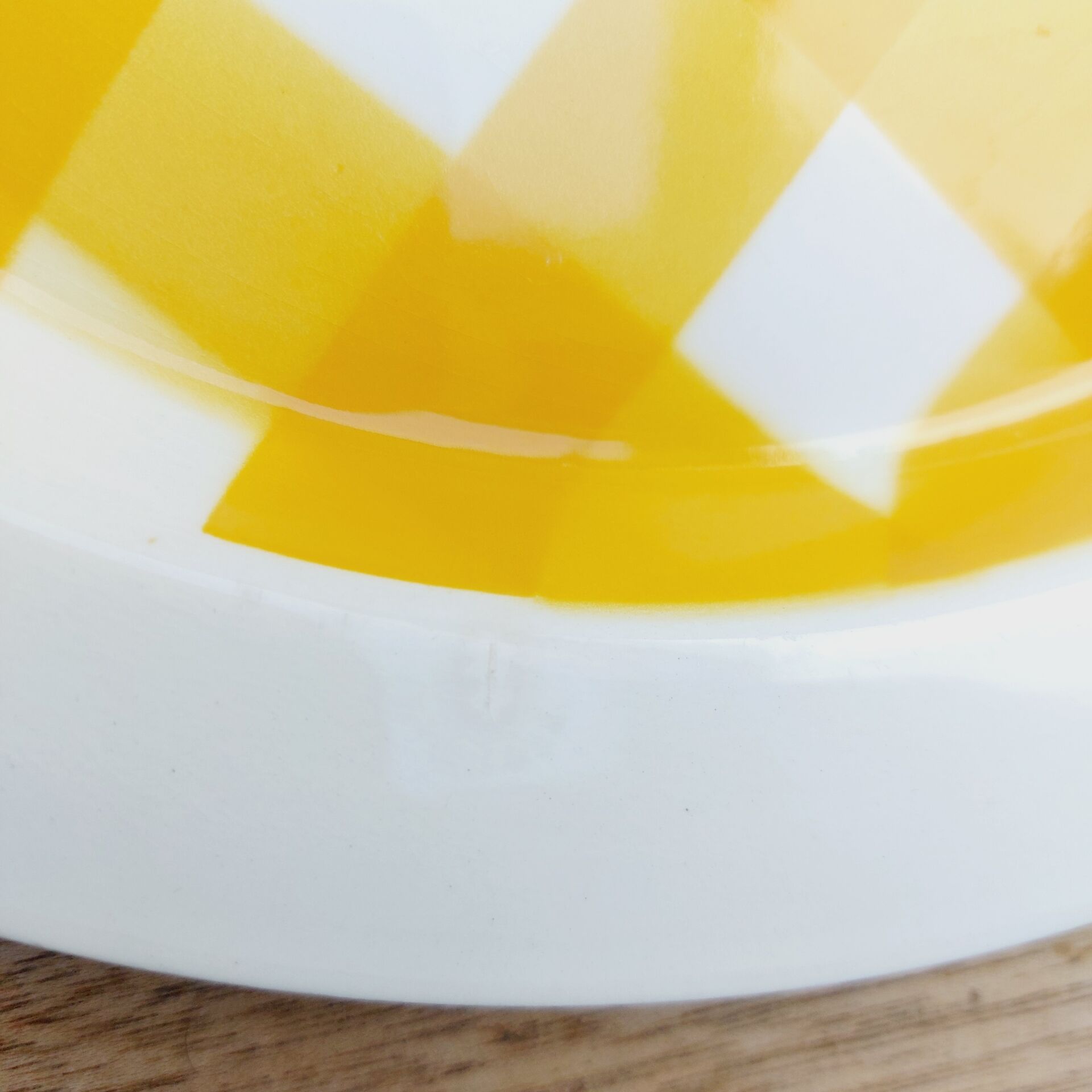 Round plate Sarreguemines yellow tiles