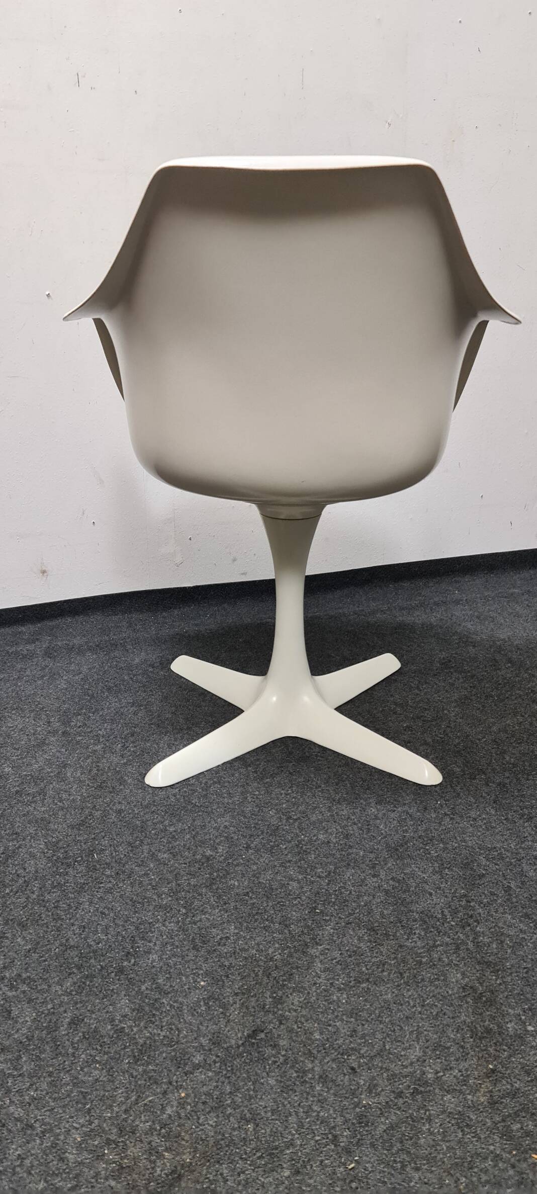 Vintage fiberglass swivel chair by Maurice Burke for Akana