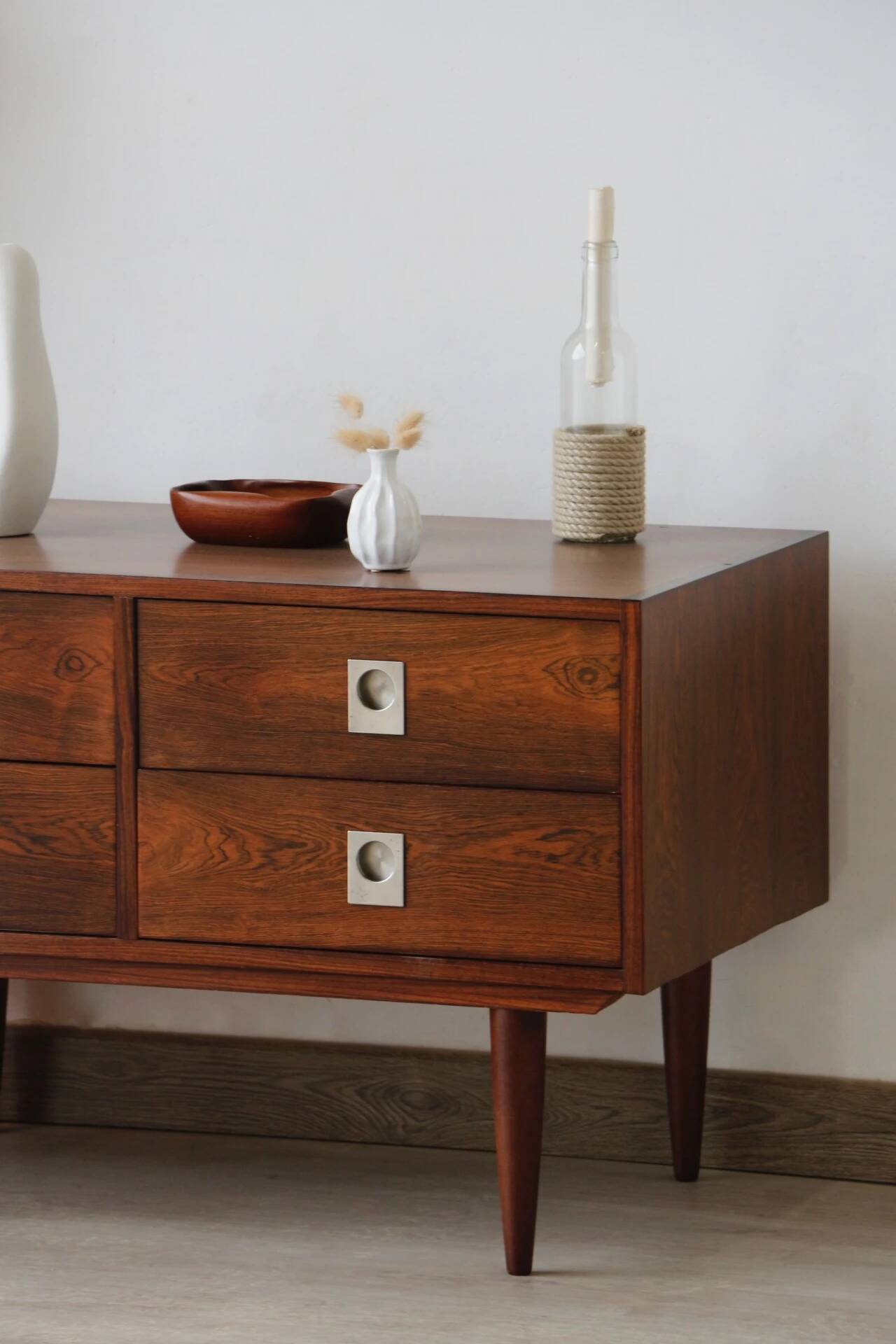 Scandinavian chest of drawers in rosewood | Vintage 1960