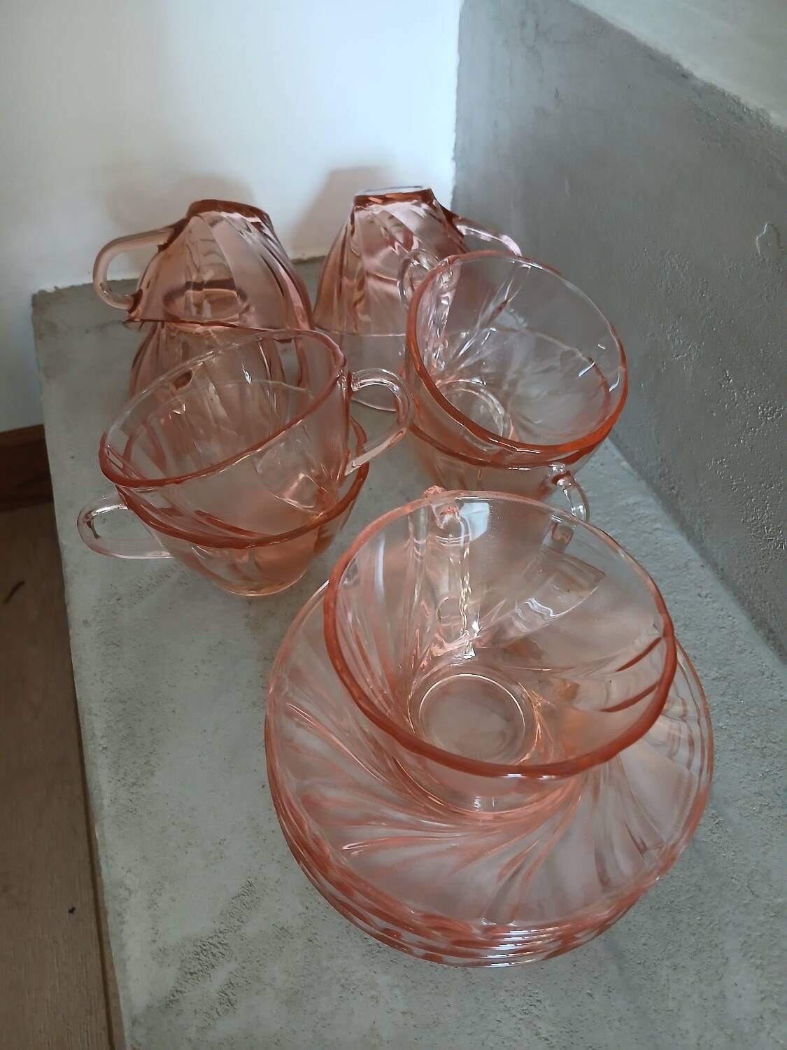 Set of 9 pink Vereco cups