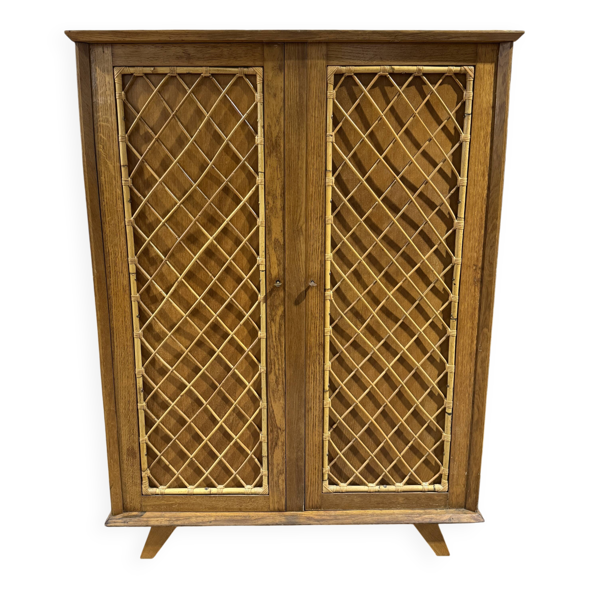 Armoire vintage en rotin et chêne