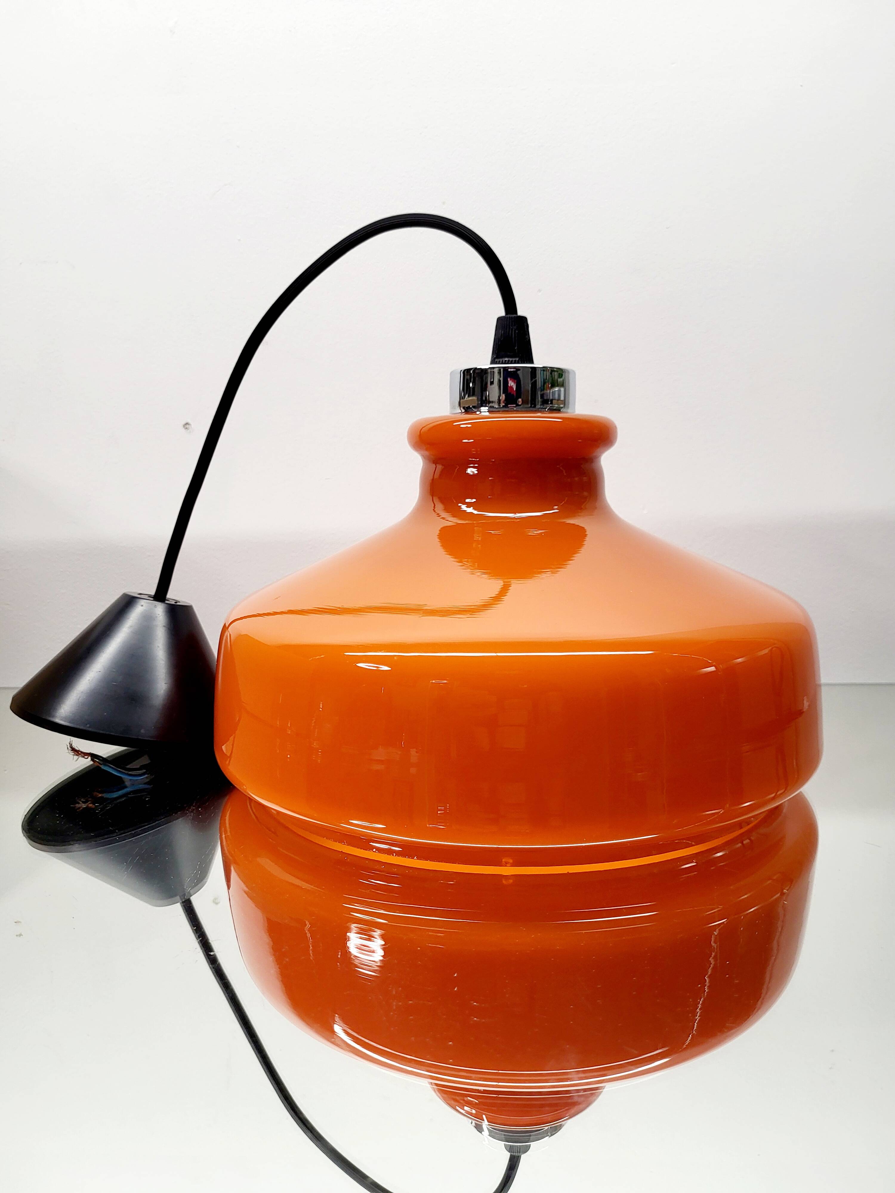 Suspension vintage en verre opalin orange avec finition chromée, années 60