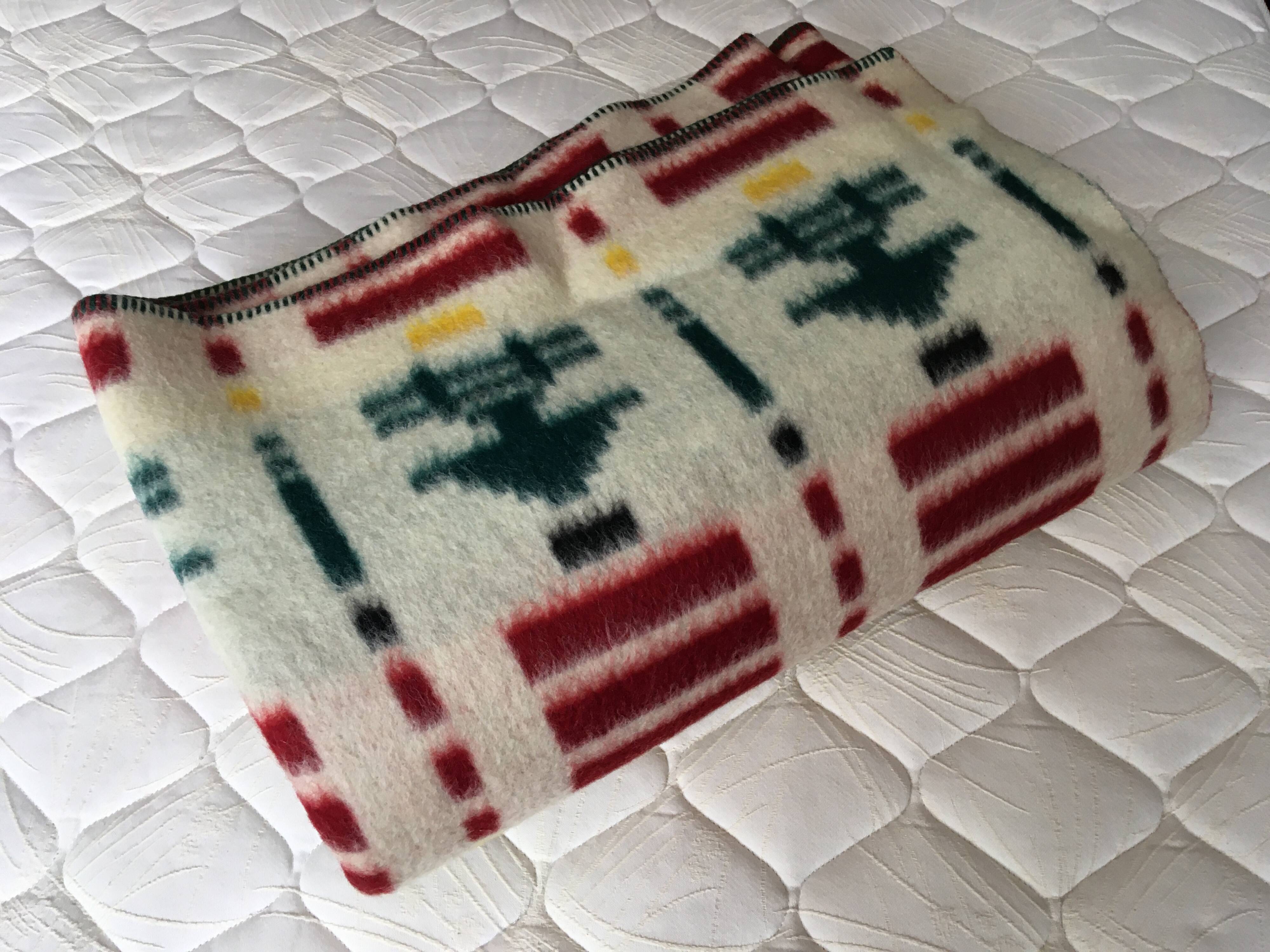 Wool blanket 230 X 250 with geometric patterns and 70's trees.