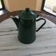 Cafetière en tôle émaillée verte