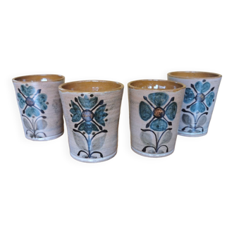 Suite of 4 vintage mugs