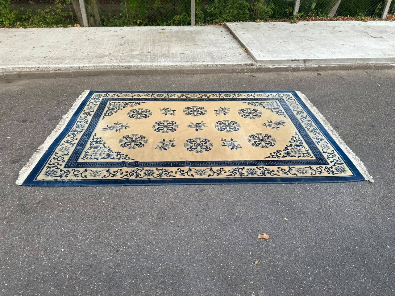 Large Chinese wool rug 200 x 310 cm — Blue & beige (Beijing style)