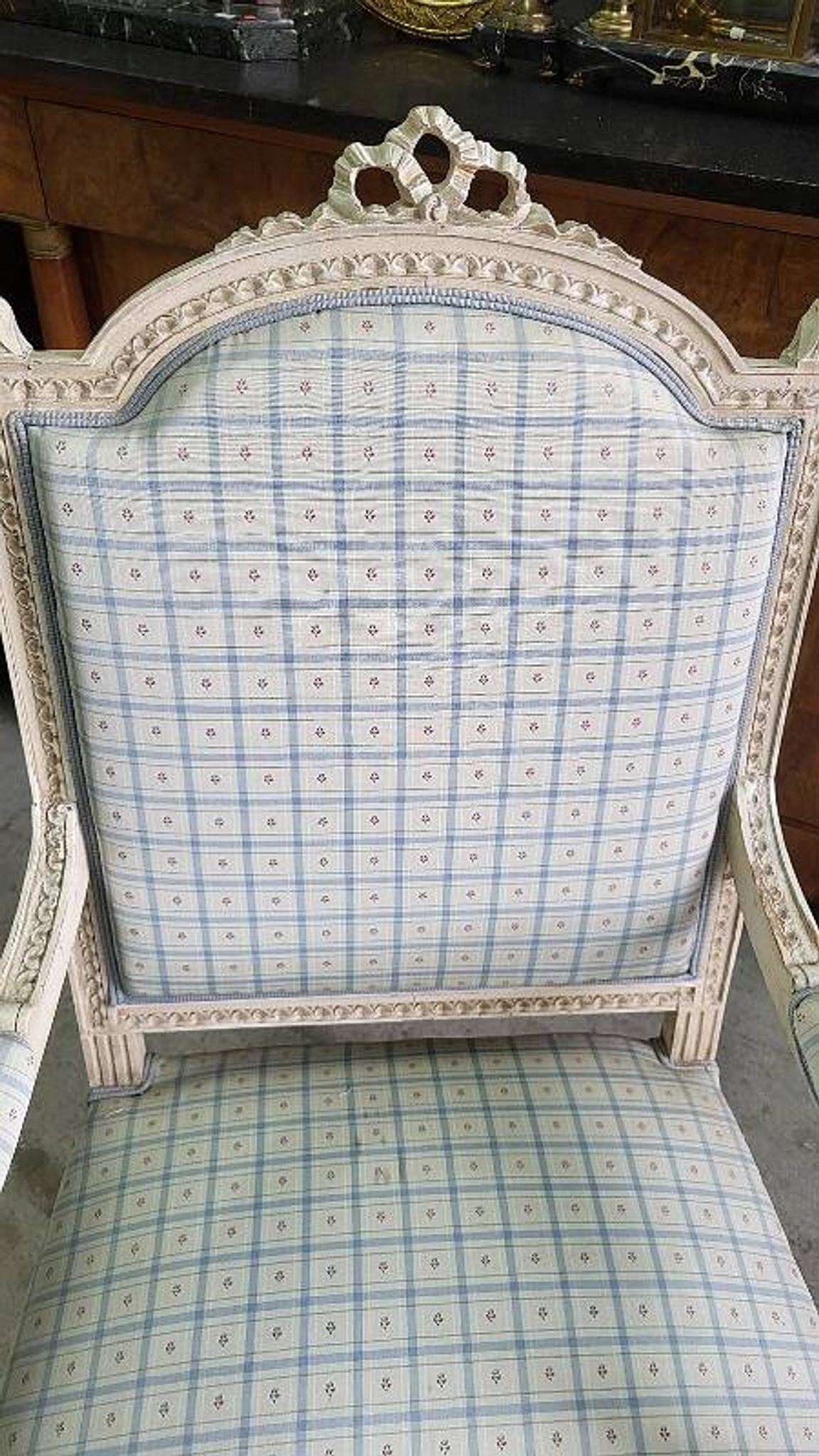 LOUIS XVI STYLE WHITE ARMCHAIR FROM THE 19TH CENTURY REF JE