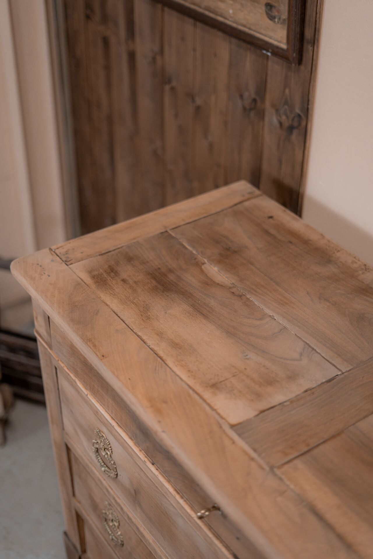 Commode en noyer massif