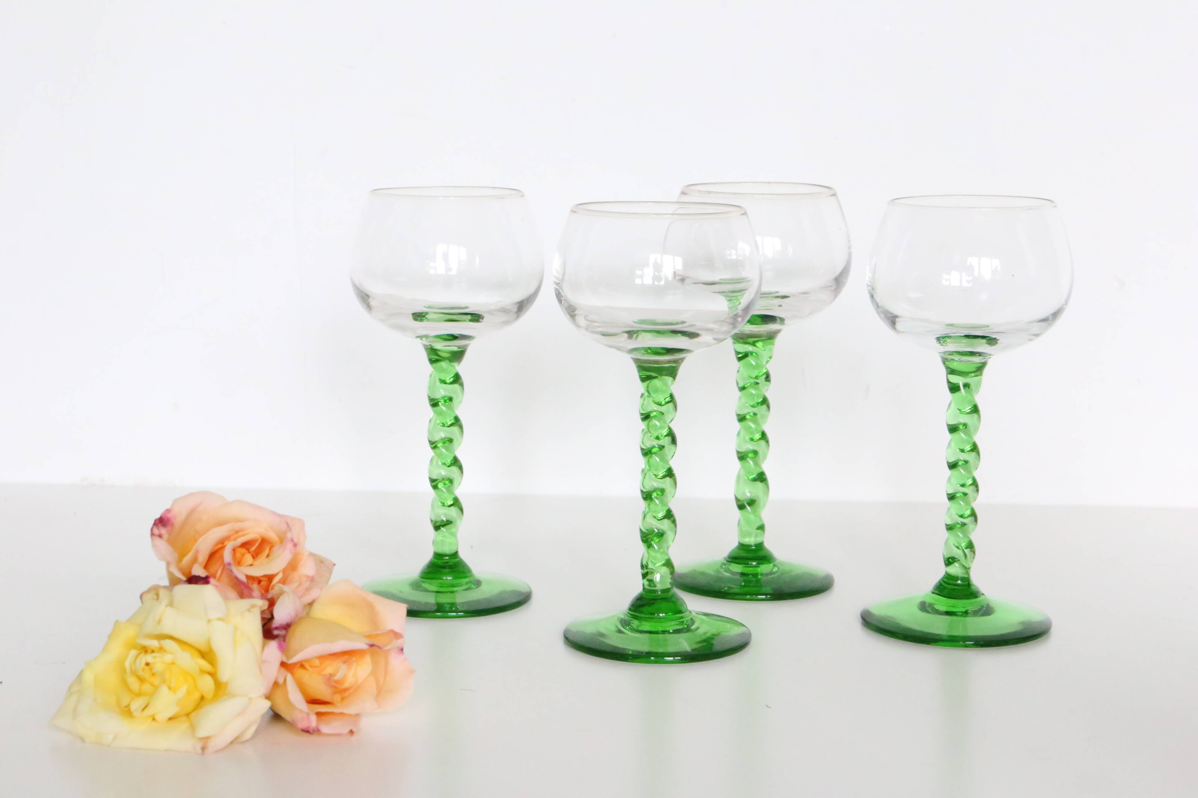 Set de 4 verres à vin blanc, pied vert, Français, vintage