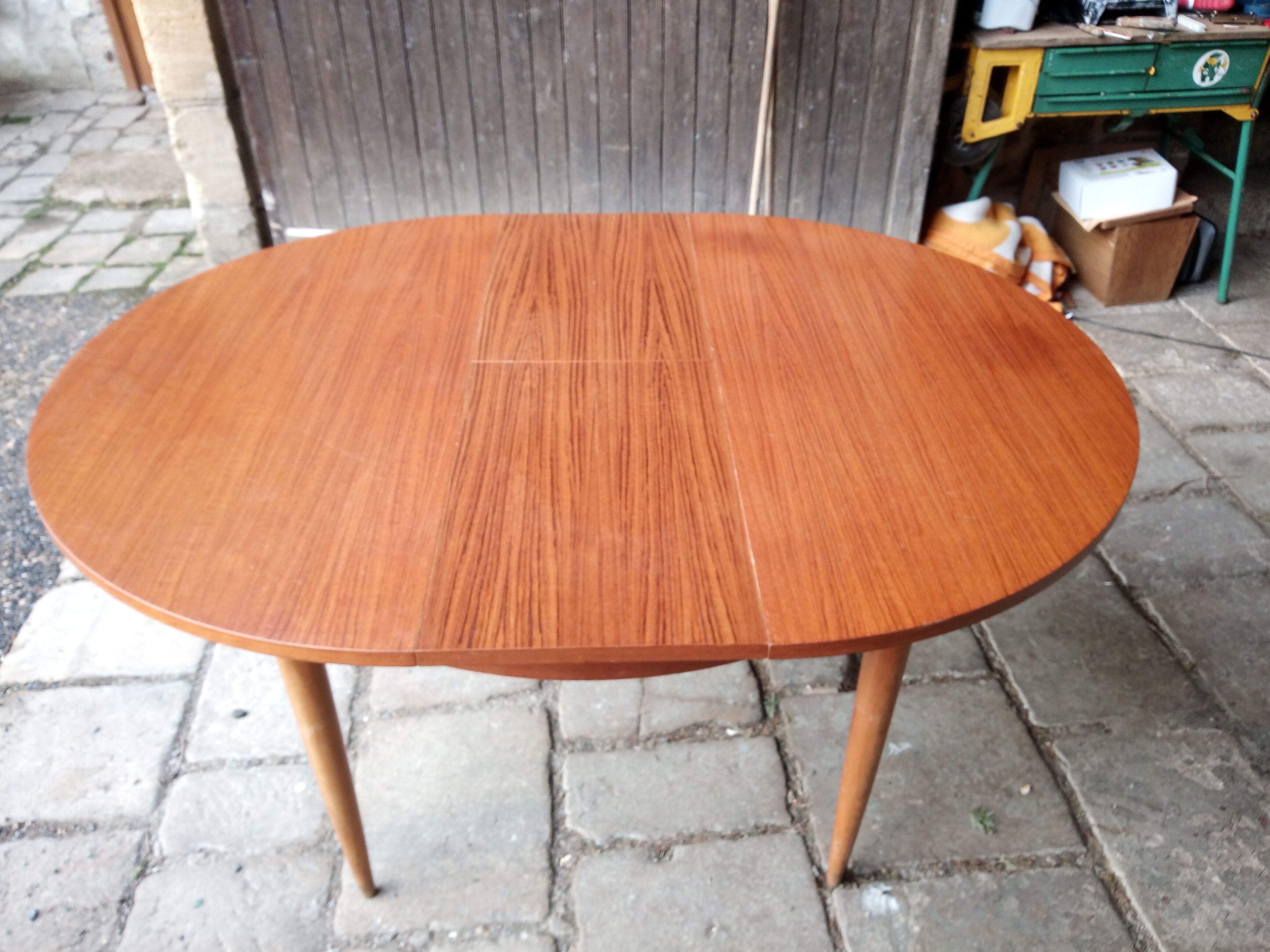 Round table expandable vintage