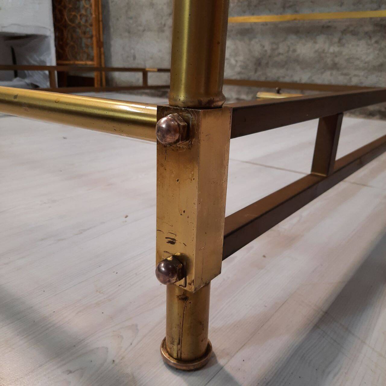 60s/70s bed design Luciano Frigerio in gilded brass