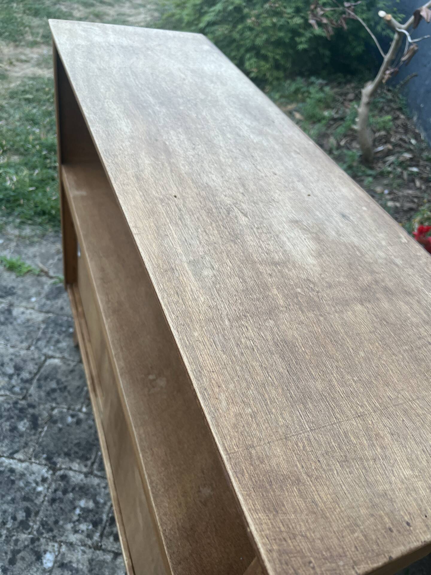 Vintage low TV unit / bookshelf sideboard with tapered legs.
