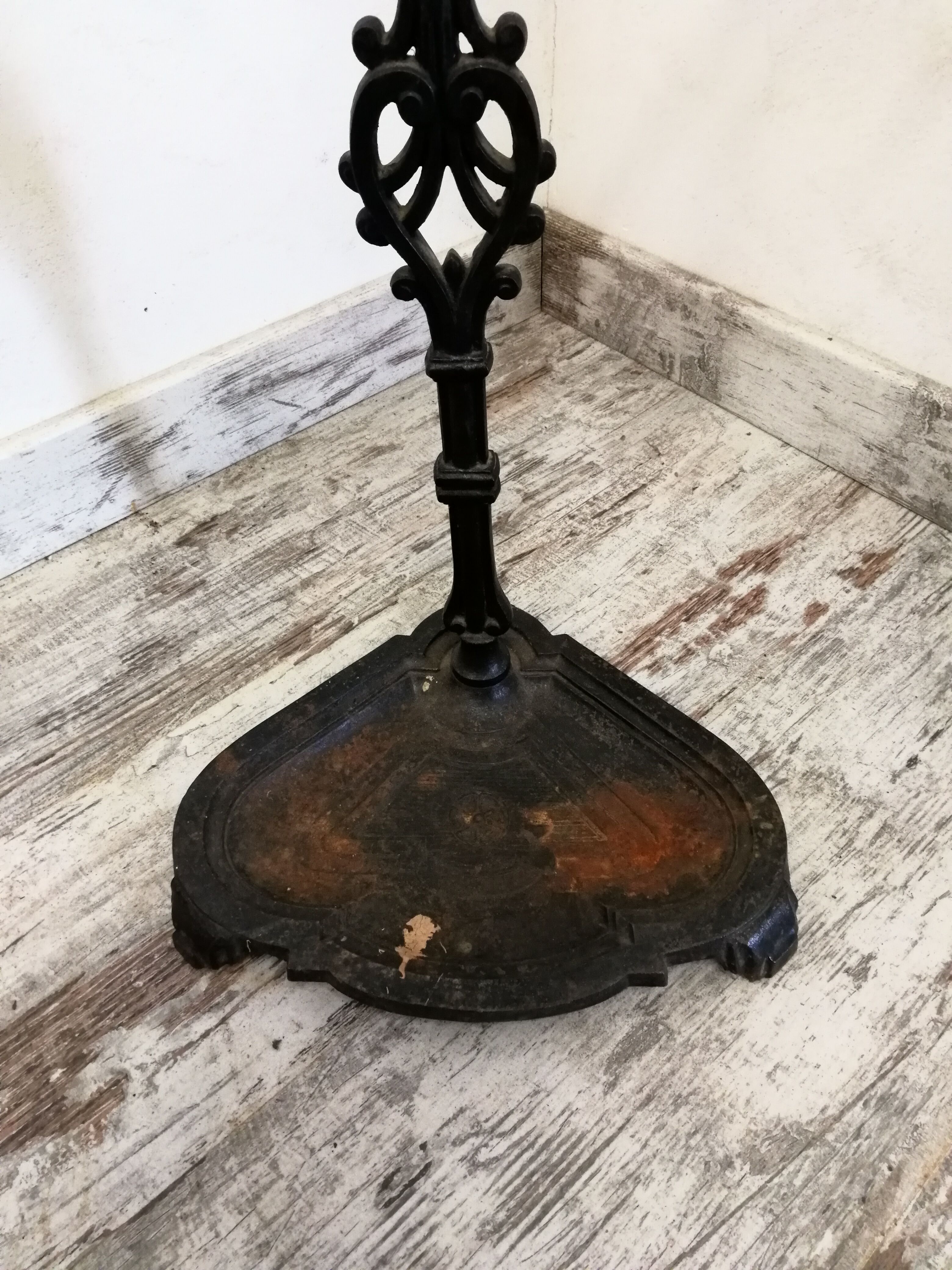Cast iron umbrella stand