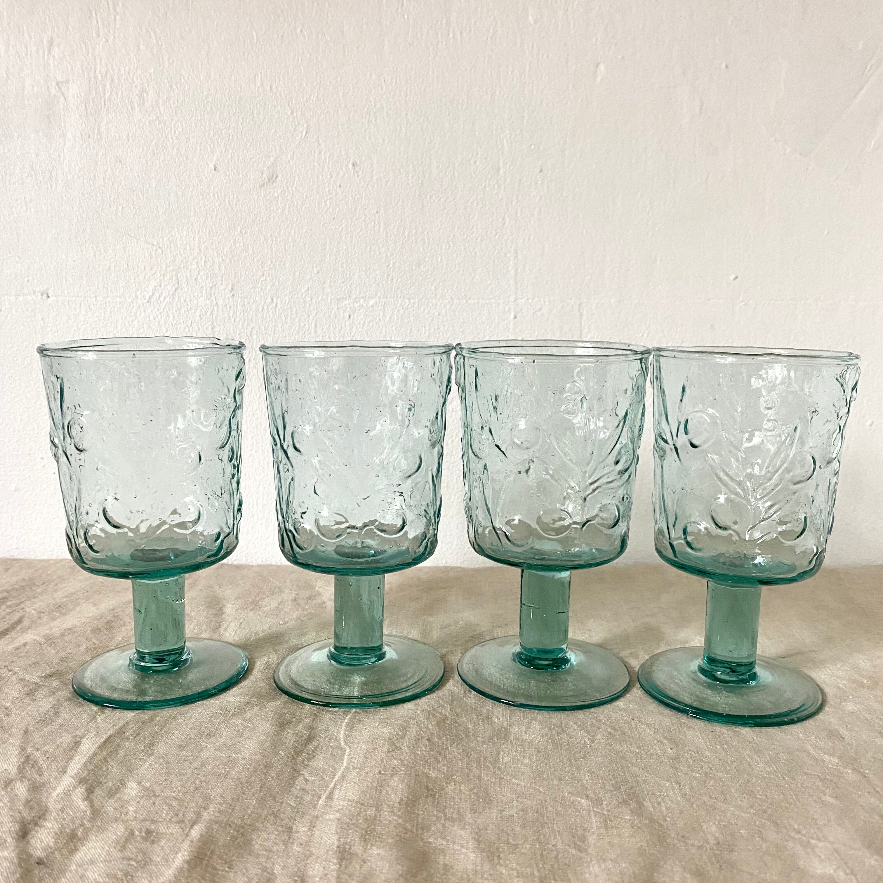 Coloured stemmed lenses