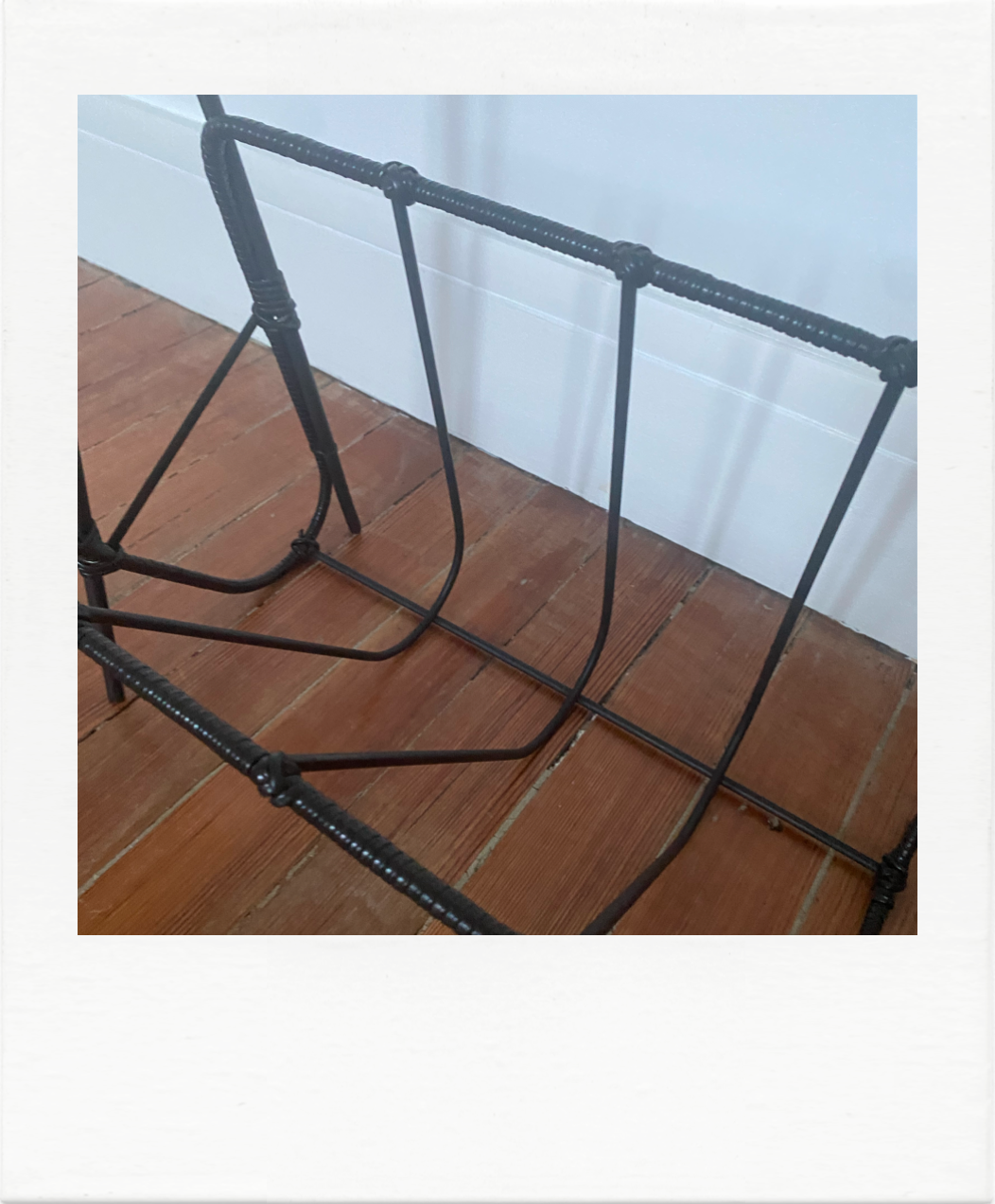 Magazine holders black metal and scoubidou