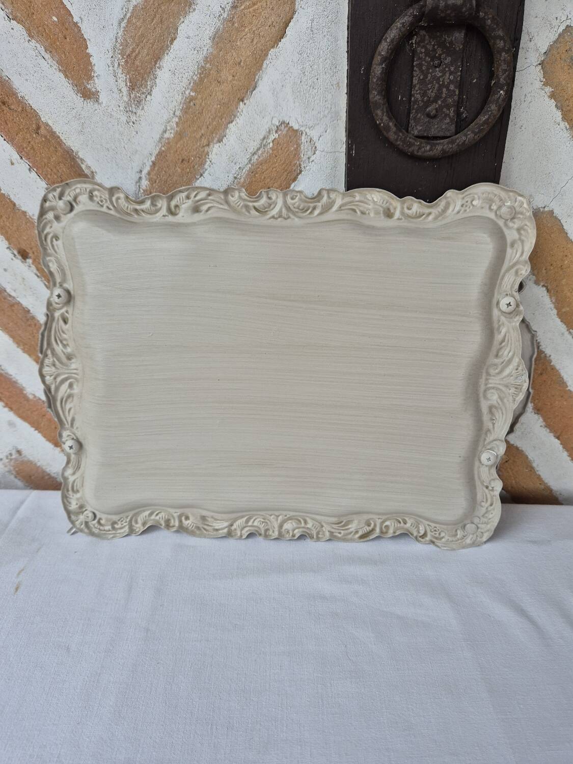 Patinated metal tray linen