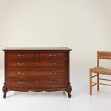 Commode ancienne française en chêne sculpté