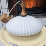 Suspension vintage en opaline plissée et bois