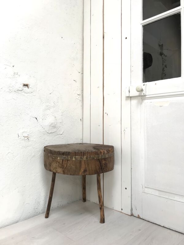 Billot primitif en bois brut