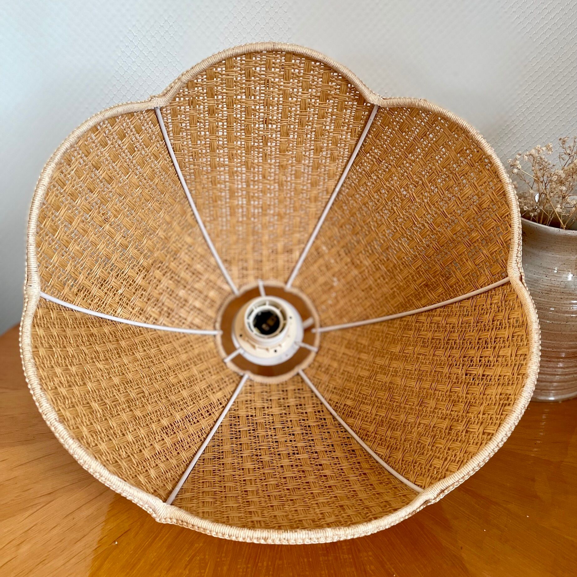 Suspension rotin vintage fleur