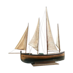 Bateau en bois des années 1920,
