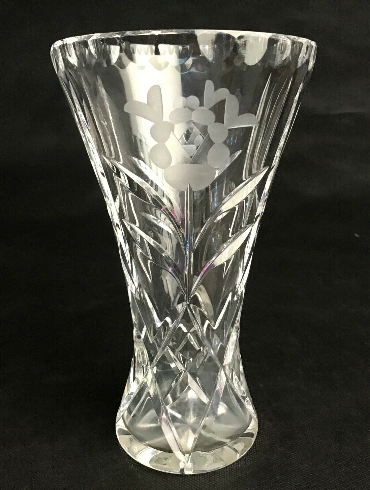 Crystal vase chiseled flower with frosted petals