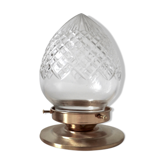 Pose lamp with chiseled crystal globe