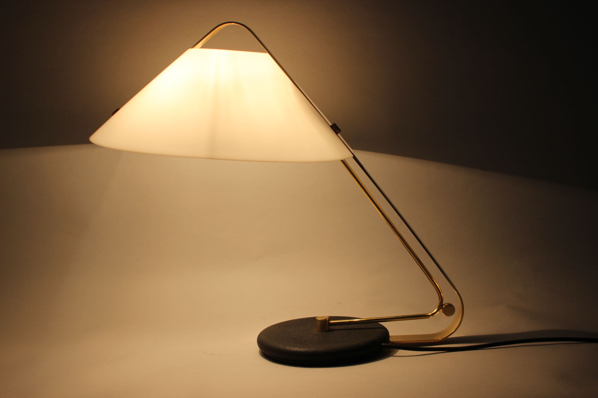 Lampe de table design des années 1970 Italie