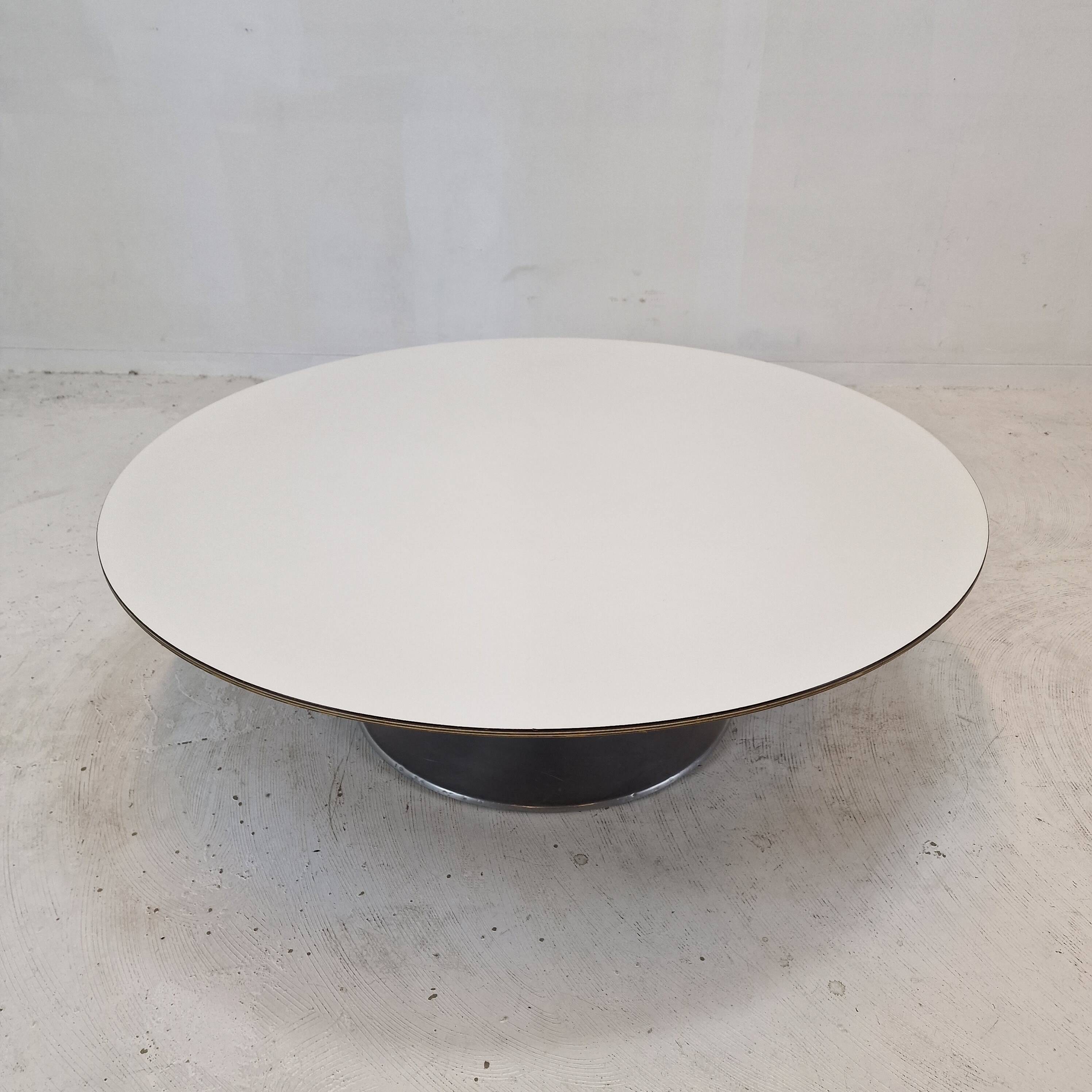 "Circle" Coffee Table by Pierre Paulin for Artifort, 1960s