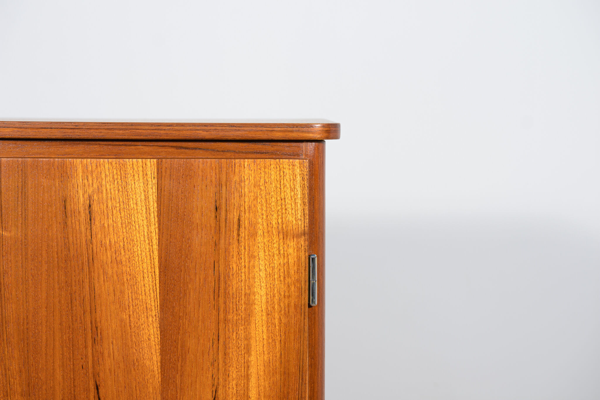 Armoire en teck du milieu du siècle, années 1970