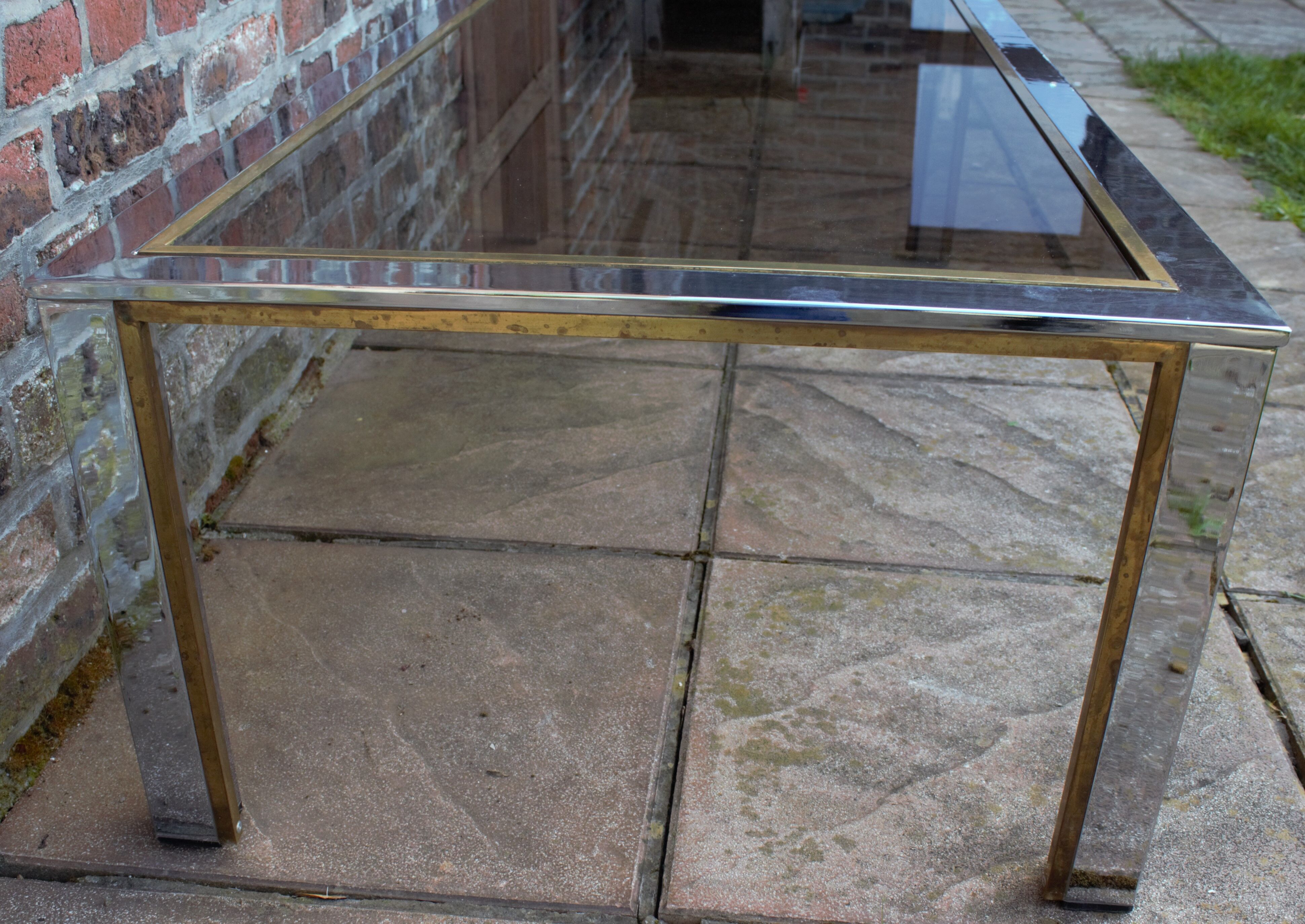 Table de salon en chrome, laiton et verre