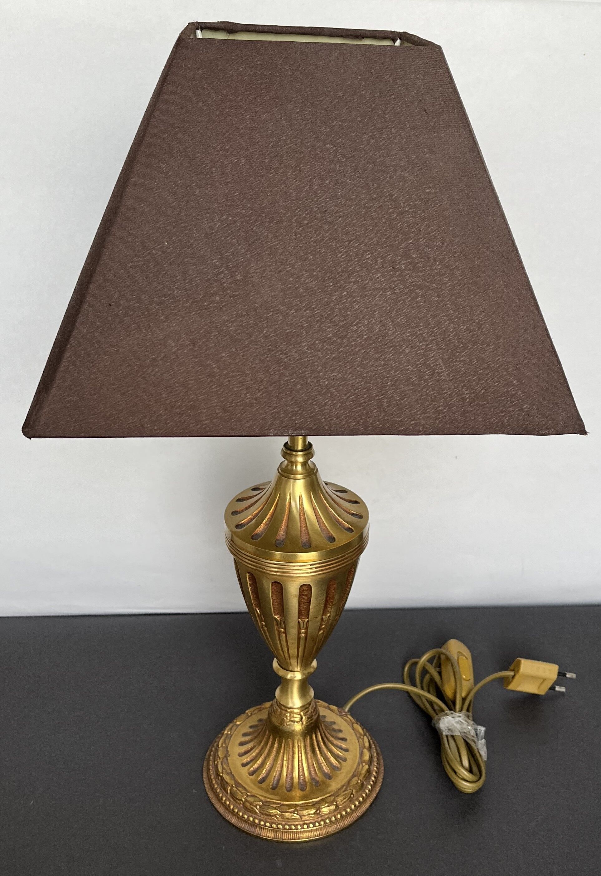 Antique lamp with gilded bronze foot