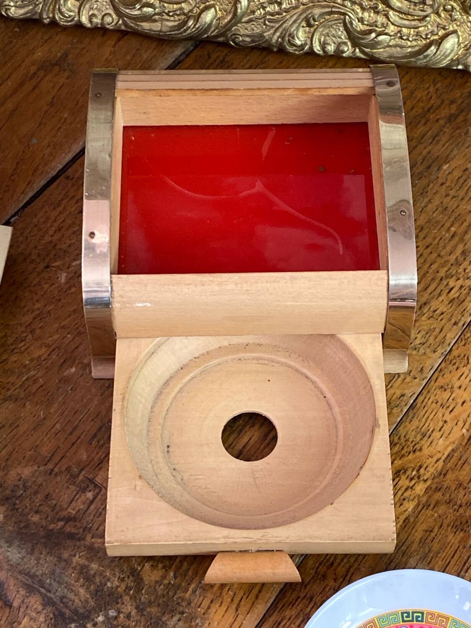 Boîte à cigarettes ou cigarillos à clapet coulissant
