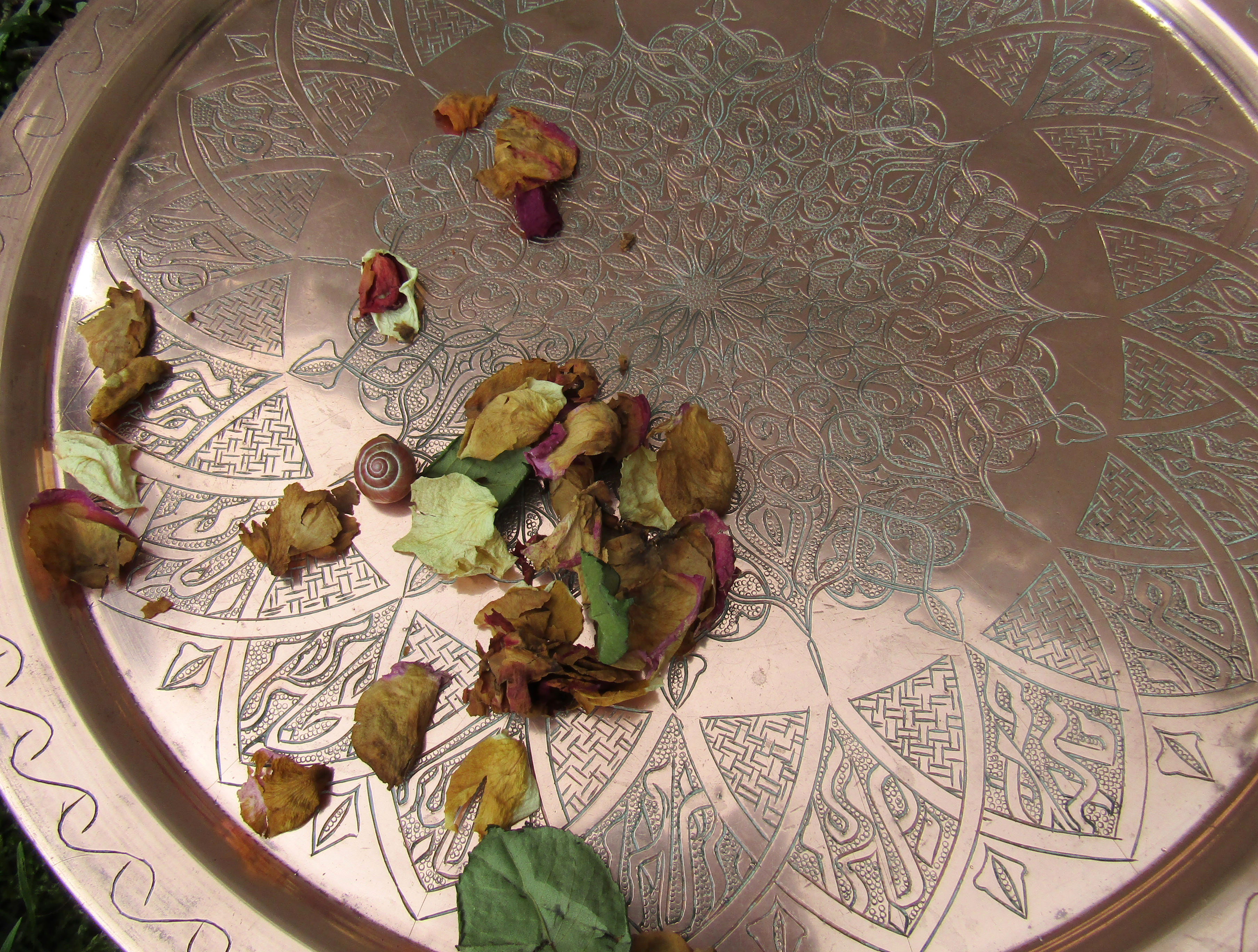 Moroccan tray in oriental pink copper