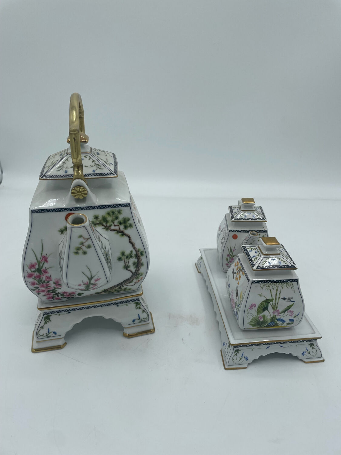 Franklin Mint teapot, sugar bowl and small cream jug, porcelain 1986