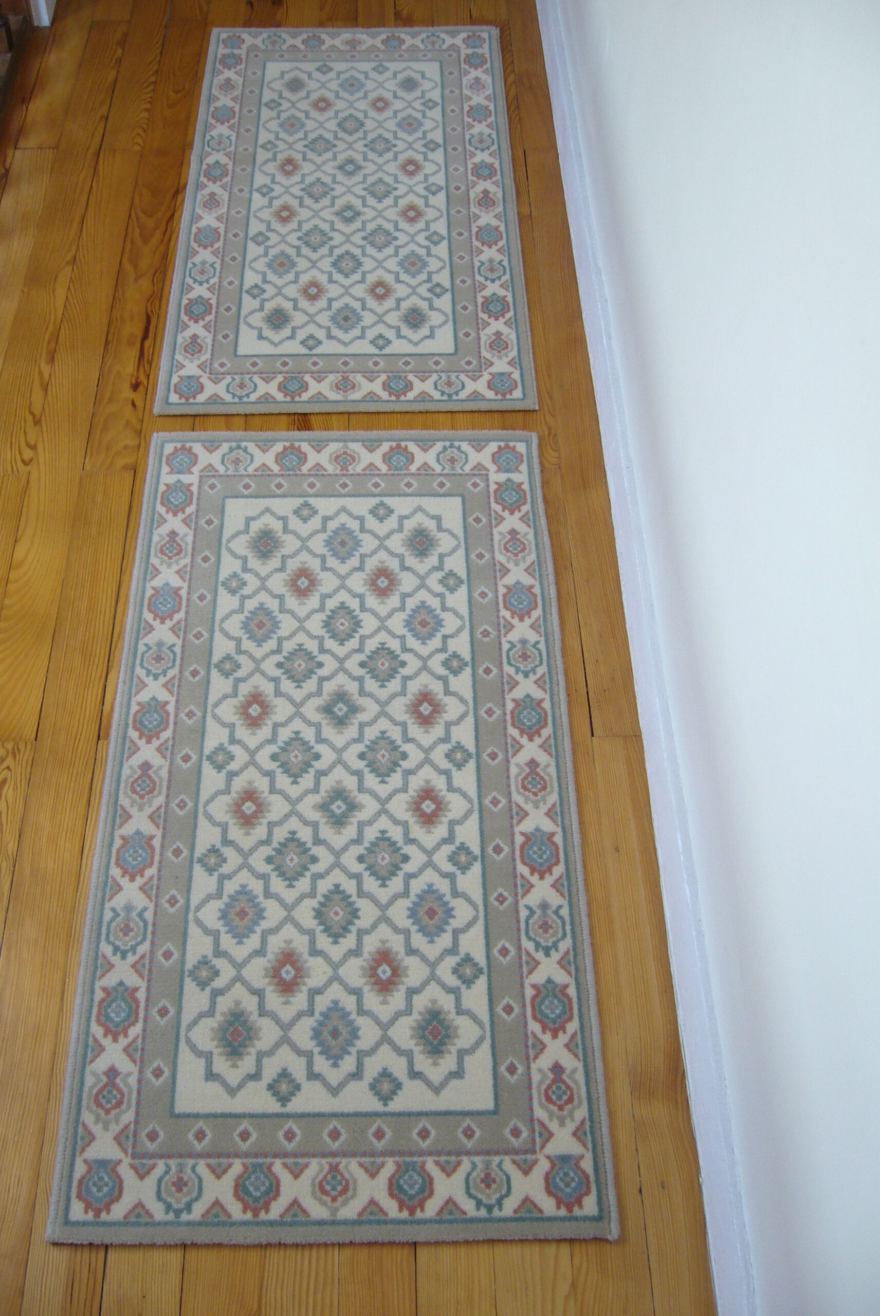 2 Scandinavian wool rugs 60 x 120