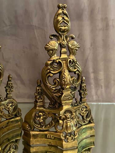 Paire de chenets à décor de heaumes chevaliers armure époque Restauration XIXe