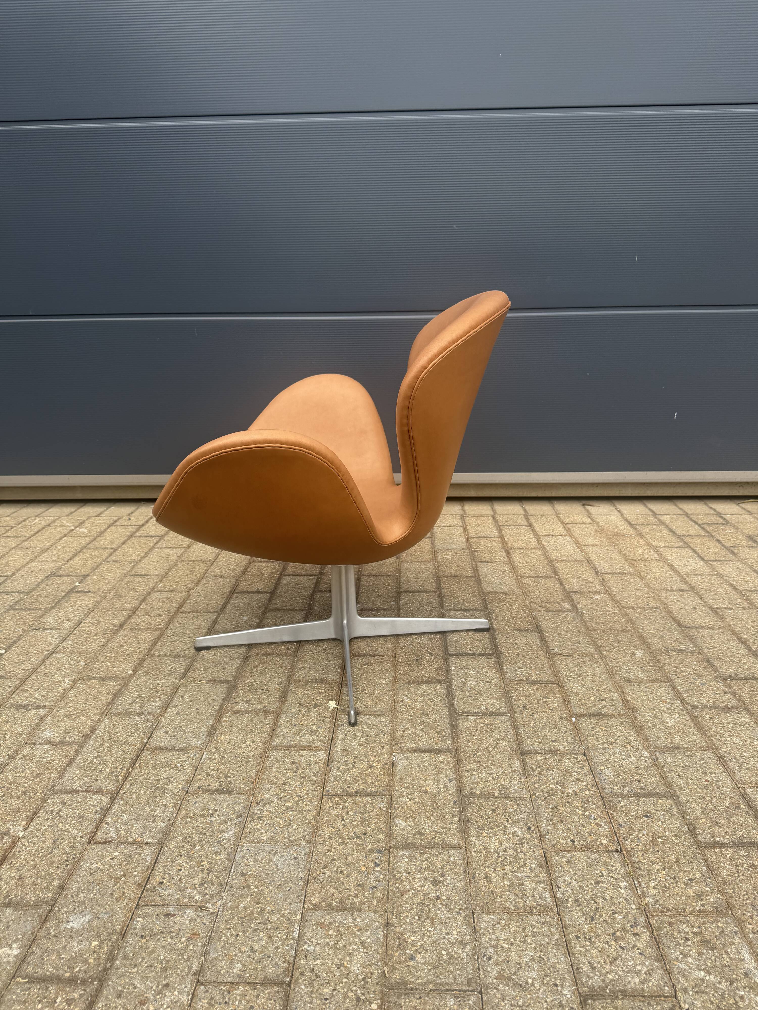 Fritz Hansen Swan Chair 05-‘67 Cognac Camel leather AS NEW