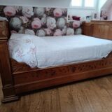 Corner bed