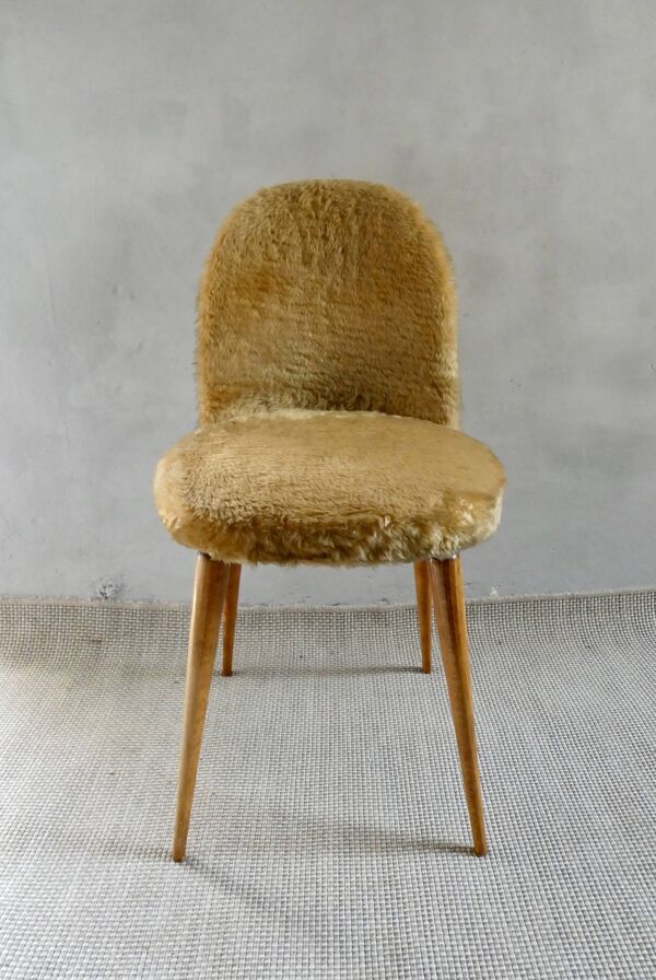 Chaise moumoute mordorée des années 60